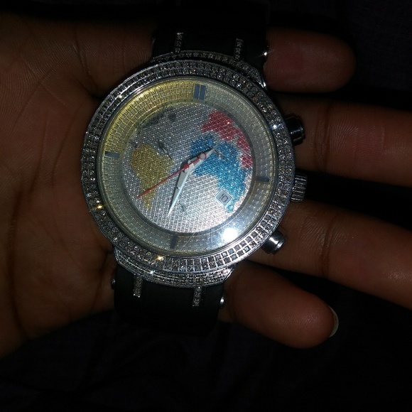 Watch - Picture 2 of 3